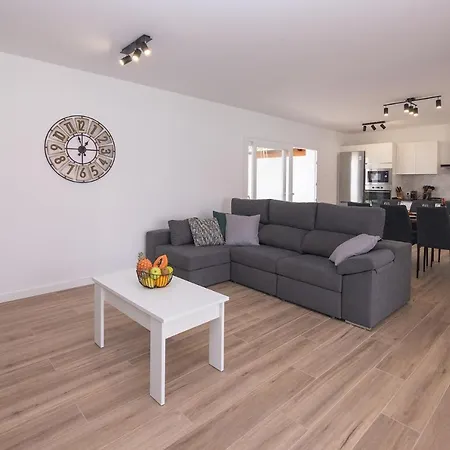Holiday Rustika Luxe 2 Rural, Pool, Bbq, Mountain View By Holidays *